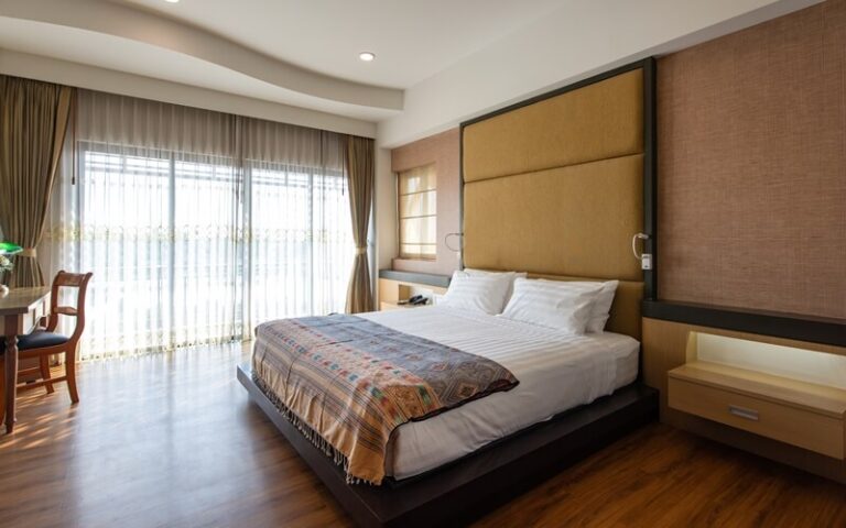Deluxe Room (King Bed)