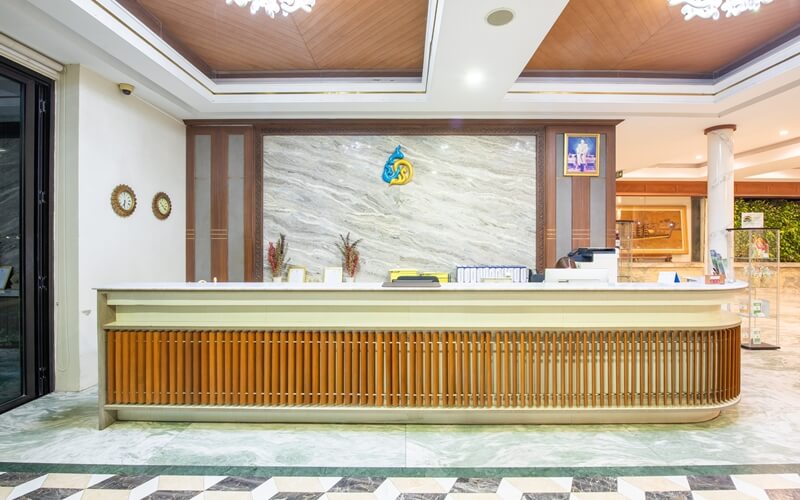 Booking 2 hotels :Lobby