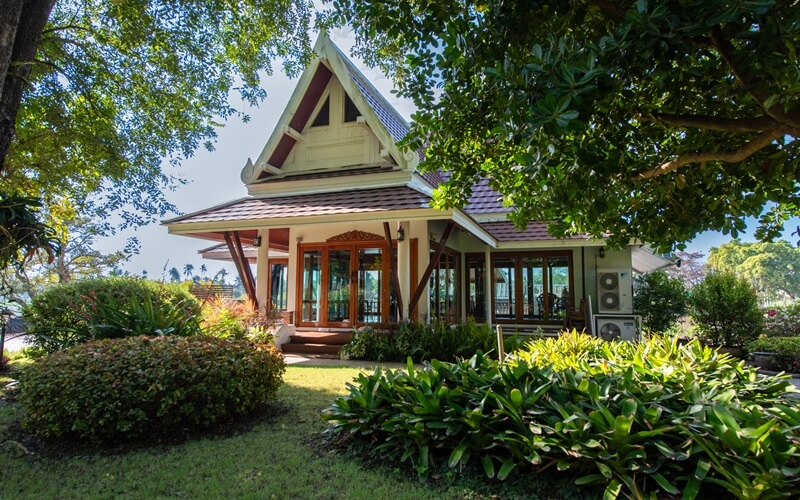 Booking 2 hotels :Exterior